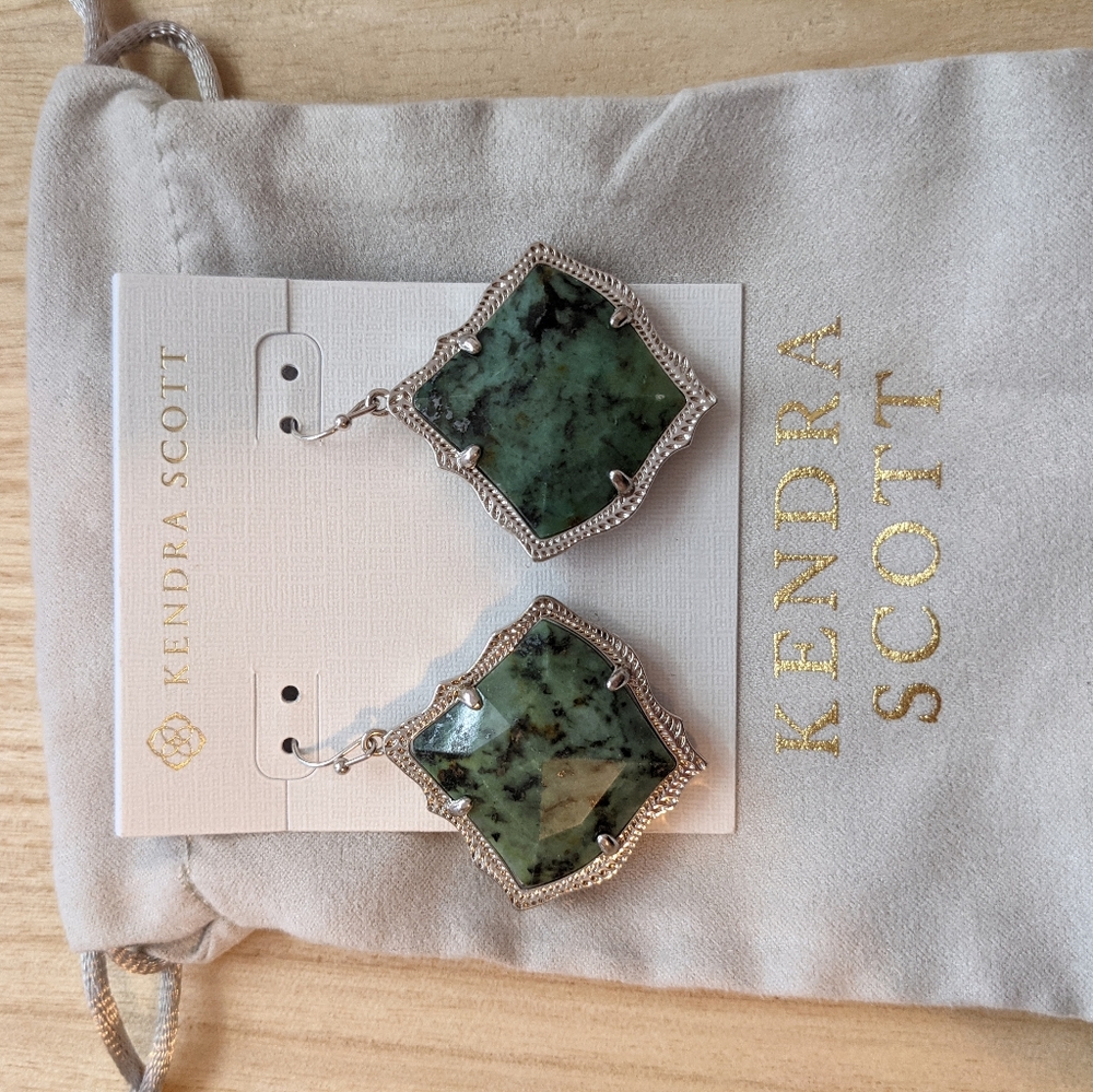 Kendra Scott Kirsten Earrings NWT